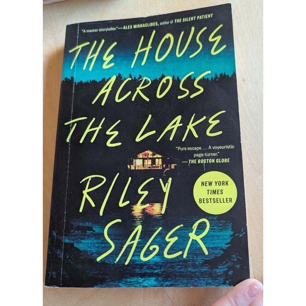 🎃The House Across the Lake by Riley Sager
